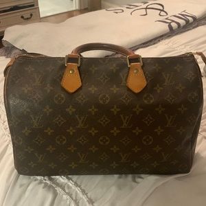 Authentic Louis Vuitton speedy 35 Handbag